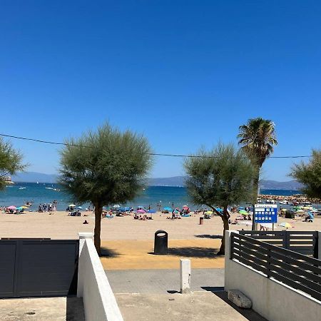 Apartamento En La Playa. Free Parking. Free Wifi L'Escala Exterior photo